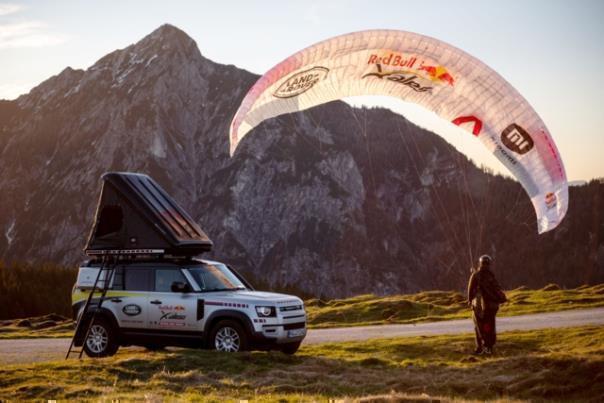 Perfekter Partner: Land Rover Defender Flotte begleitet Athleten beim härtesten Abenteuerrennen der Welt